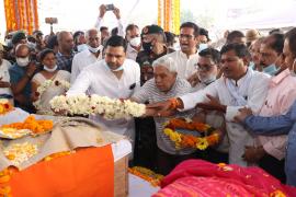 Raigad, Martyr Col Biplab Tripathi, Parthiv body, Shri Subhash Tripathi, Higher Education Minister Umesh Patel,, paying tribute by paying floral wreath, Chhattisgarh, Khabargali