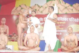 Diksha Mahotsav, initiation of Digambar Jain monks, Acharyashree Vishuddha Sagar Ji Maharaj, Shramana Muni Jayendra Sagar Maharaj, Nikhil Bhaiyaji Jitendra Sagar, Vishal Bhaiyaji Jayant Sagar, Pichhika, Kamandal, Jain scriptures, capital Raipur Fafadih, Digambar Jain Khandelwal Panchayat Bhawan located in Sanmati Nagar  , chhattisgarh, khabargali