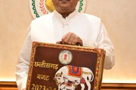 Dung paint, graffiti of Chhattisgarh Mahtari and Kamdhenu inscribed, Bhupesh Budget Bifracas, Chhattisgarh, Khabargali