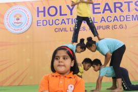 9th International Yoga Day, 500 students performed Pranayama and Surya Namaskar, Holy Hearts Educational Academy Civil Lines, Principal Mrs. Neepa Chauhan, Raipur, Chhattisgarh, Khabargali