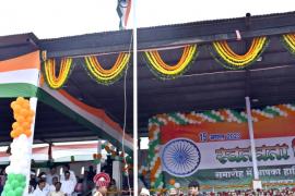 Independence Day celebrated with enthusiasm in Mungeli district, Minister Guru Rudrakumar hoisted the flag in the main function Chhattisgarh News, khabargali
