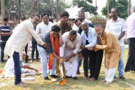 Sunny Aggarwal released the Bhoomi Pujan and invitation letter of Budhapara Dussehra festival, President of Chhattisgarh Building and Sunny Nirman Karmakar Mandal, Laxman Gawli, Ram Lokhande, Mukesh Kandoi, Naveen Chandrakar, Bunty Yadav, Vijay Chopra, Mahavir Malu, Ajay Dewangan, Paresh  Panbude, Sandeep Bosh, Deepak Naidu, Anand Panchal, Gopal Vyas, Vijay Gawli, Ajay Gawli, Anil Pawar, Raipur, Chhattisgarh, Khabargali