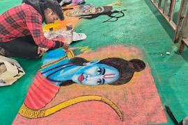 18-day Gondwana National Livelihood and Cultural Arts Festival at BTI Ground in the capital Raipur, Maa Pitambara Jan Seva Samiti organized a grand event on the theme of Raipur Ram Temple, artists made beautiful rangoli of Lord Shri Ram with colors and flowers, Chhattisgarh, Khabargali.