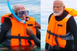 Prime Minister Narendra Modi took a dip in the sea, pictures surfaced, visit to Union Territory Lakshadweep, Khabargali