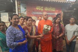 Shri Shri 1008 Shri Shivanand Ji Sant Maharaj reached Garh Kaleva, Director Gyandeep praised the women's group, Mrs. Rekha Tiwari, Director Padmashree Tiwari, Culture Department, Raipur, Chhattisgarh, Khabargali.
