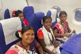 SHG Didis of Special Backward Tribe left for Delhi by plane, will meet the President, Deputy Chief Minister Shri Vijay Sharma called the Didis of Self Help Group home and left with gifts, Chhattisgarh, Khabargali