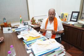 Education Minister received innocent letters from primary school girls, under the Beti Bachao Beti Padhao campaign, primary school girls sent letters to School Education Minister Brijmohan Aggarwal, Chhattisgarh, Khabargali