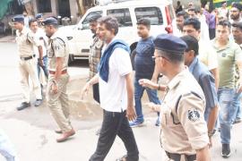 Uttar Pradesh police leaves with Anwar Dhebar, fake hologram case, Chhattisgarh, Raipur, Khabargali