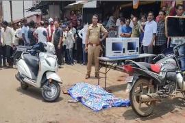 In Chhattisgarh, a college girl was stabbed in broad daylight, people kept watching as spectators  21 year old college student Ranjana Yadav daughter of Rajendra Yadav stabbed to death in front of State Bank in residential area of ​​Gaurela police station area of ​​GPM district, accused Durgesh Prajapati, Khabargali