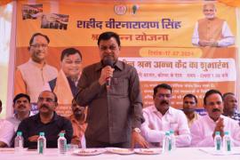 Provision of full meal for Rs. 5 started for the workers, Labor Minister Lakhan Lal Devangan inaugurated Shaheed Veer Narayan Singh Shram Anna Yojana in Budhwari Bazaar