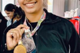 Toshika Pandey, famous Kathak dancer Toshi Pandey is now also performing well in martial arts, won gold in national level Muay Thai competition and silver medal in state level competition, in Vivekanand Martial Arts Club, club director Aman Yadav, Rajkumar Kumari Anita Chauhan, Raipur, Chhattisgarh, Khabargali
