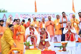 Grand Kanwar Yatra started in Raipur, CM Vishnudev Sai, former CM Raman Singh took Kanwar, grand event is organized every year under the leadership of Moonat, Kanwar Yatra lasted for 6 hours, Shiva devotees performed Jalabhishek of Hatkeshwarnath, Raipur, Chhattisgarh, Khabargali