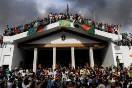 Bilaspur youth trapped with his family in Bangladesh, pleading for help  bangladesh news bignews latestnews khabargali 