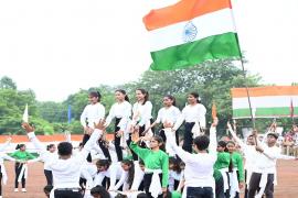 On Independence Day, an attractive cultural program at the Police Parade Ground, presentation by the bagpiper band was the center of attraction... cg news  hindi news khabargali 