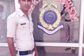 Uncontrolled pickup vehicle crushed policeman, died on the spot accident news cg news latest news khabargali 