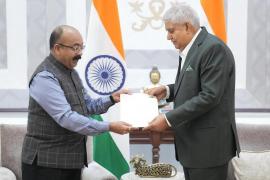 राज्योत्सव के समापन में उप राष्ट्रपति, डिप्टी सीएम ने उप राष्ट्रपति धनखड़ से मुलाकात कर दिया न्योताAt the conclusion of Rajyotsav, Vice President and Deputy CM invited Vice President Dhankhar to meet him.  cg news hindi news cg big news latest news khabargali 