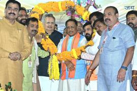 Surya Aaradhana Chhath Puja is a festival to connect humans with nature: Chief Minister Say, Chief Minister called upon people to take a pledge to conserve and enhance water resources, Chief Minister participated in the auspicious aarti of Chhathi Maiya on the banks of Kharun river, Mahadev Ghat Raipur, Chhattisgarh Khabargali