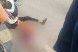  रायपुर में दर्दनाक हादसा, युवती को ऑटो ने टक्कर मारकर कई मीटर घसीटा, एक पैर कटकर हुआ अलग खबरगली Tragic accident in Raipur, a girl was hit by an auto and dragged for several meters, one leg was amputated. Separate news.  cg news raipur news cg road accident news khabargali     