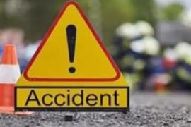  तेज रफ्तार ट्रक ने बाइक सवार युवकों को कुचला, 3 दोस्तों की हुई मौत खबरगली  A speeding truck crushed the bike riders, 3 friends died Khabargali  cg news cg big news latest news cg hindi news cg road accident khabargali  