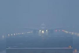 एयरपोर्ट पर कोहरे का कहर, कोलकाता सहित तीन फ्लाइटें प्रभावित खबरगली Fog wreaks havoc at airport, three flights including Kolkata affected  cg news cg hindi news cg big news latest news khabargali   