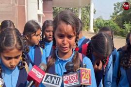स्कूल में रील्स बनाना पड़ा महंगा, प्रधान पाठिका निलंबित खबरगली  Making reels in school proved costly, head teacher suspendedcg news hindii news cg big news latest news khabagali 