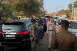 मुख्यमंत्री विष्णु देव साय की सुरक्षा में चूक, 10 मिनट तक रास्ते में रूका रहा काफिला खबरगली Security lapse of Chief Minister Vishnu Dev Sai, convoy stopped on the way for 10 minutes cg news hindi news cg big news latest news chhattisgarh news cg hind news khabargali 