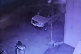 भिलाई में कार को बम से उड़ाया, पुरे इलाके में मचा हड़कंप खबरगली Car bombed in Bhilai, creating panic in entire area  cg news cg big news latest news cg hindi news khabargali 