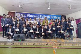 "Achievement" scholarship distribution ceremony at St. Vincent Pallotti College, Director Rev. Father Amit Tirkey, Principal Dr. Kuldeep Dubey, Raipur, Chhattisgarh, Khabargali