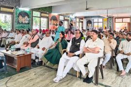 Through 'Mann Ki Baat', the Prime Minister is concerned about the future of every class and every section, Arun Sao, BJP regional organization minister Jamwal, MLA Mishra, Mayor Meenal Choubey, District President Thakur and all 60 councilors along with other BJP leaders and workers listened to Mann Ki Baat at Jagannath Temple, Raipur, Chhattisgarh, KhabarGali