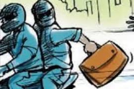  कारोबारी के परिवार को बंधक बनाकर लाखों की लूट, 25 लाख से ज्यादा रकम लेकर  हुए फरार खबरगली Loot worth lakhs by taking businessman's family hostage, absconds with more than 25 lakhs Khabargali cg news cg big news hindi news cg latest news khabargali 
