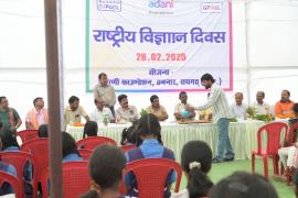 Successful event organized in Milupara on National Science Day, Adani Foundation's mobile science laboratory increased attraction, Raigarh, Khabargali