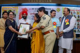 Mahtari Samman 2025, International Women's Day, Navsarjan Manch honored 61 mothers from various fields, women felt proud by receiving traditional Rupiya Mala Putri and Mahtari Samman, 12 best self-help groups were honored by Navsarjan Manch, President of Navsarjan Manch Amarjeet Singh Chhabra, Raipur, Chhattisgarh, Khabargali