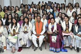 Grand event of 'Mahatari Vandan Abhinandan' organized on International Women's Day, Chief Minister Vishnu Dev Sai honored women journalists, emphasized on women empowerment, Raipur, Chhattisgarh, Khabargali