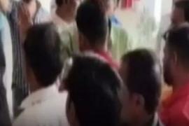 जनपद अध्यक्ष और उपाध्यक्ष के चुनाव के दौरान हंगामा, हमले में मंत्री लक्ष्मी राजवाड़े के पति घायल  खबरगली Ruckus during the election of district president and vice president, Minister Laxmi Rajwade's husband injured in the attack  cg news cg big news hindi news cg latest news cg hindi news khabargali    