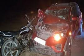 Bike and car of youths returning after watching the procession collided, three friends died cg news latest news hindi news khabargli 