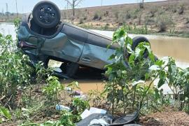 The car overturned after going out of control, the Naib Tehsildar had a narrow escape latest news hindi News khabargli 