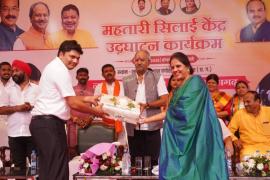 Mahtari sewing centers will be opened in all the wards of the capital, MP Brijmohan gave instructions, making women self-reliant is the priority of the BJP government: MP Brijmohan Agarwal, Raipur, Chhattisgarh, Khabargali) (68797)
