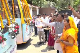 Free bus service launched in Raipur, a big gift for visually and hearing impaired children hindi news latest news cg big news khabargali 