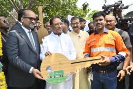 Chief Minister flagged off the country's first hydrogen fuel truck, green transport will get a boost  cg hindi news cg big news latest news cg hindi news khabargali 