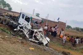 Fierce collision between tanker and car, 9 people of the same family died latest News hindi news big News accident News khabargali 