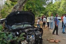 Drunk car driver hits 2 bikes, 4 young men and women returning from birthday celebrations die latest News hindi News big News Chhattisgarh news khabargali 