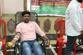 In memory of the martyrs of Karbala, a grand blood donation camp was organized by Haidri Blood Group. Youth, men and women along with people of other religions also participated enthusiastically in blood donation., Raipur, Chhattisgarh, Khabargali