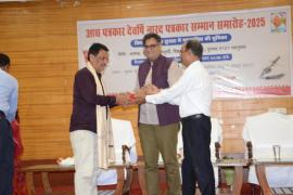 On Narad Jayanti, discussion on the role of journalism in national security, Panchajanya editor Hitesh Shankar, IBC's senior journalist Satish Singh Thakur honored with Devrishi Narad Journalist Award, Raipur, Chhattisgarh, Khabargali Gaya. INH journalist and anchor Madhumita Pal awarded senior journalist Baban Prasad Mishra Memorial Award and Dainik Navbharat's photo journalist Deepak Pandey awarded senior journalist Ramesh Nair Memorial Award, Raipur, Chhattisgarh, Khabargali