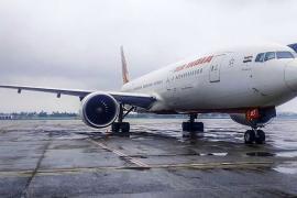 Air India flight coming from Hong Kong to Delhi caught fire, causing panic among passengers hindi news big news latest news khabargali 