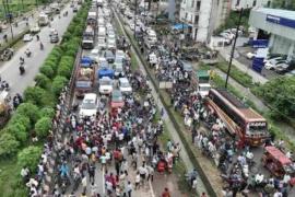 Residents troubled by waterlogging in Raipur blocked the national highway, long queues of vehicles remained for hours cg news latest News hindi news Chhattisgarh News khabargali 