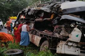 A fierce collision between a bus and a truck carrying pilgrims in Deoghar, 18 dead, many injured hindi News latest News Big News khabargali 