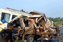 A bus full of pilgrims collided with a matador, 4 died tragically, 9 critical mp news khabargali 
