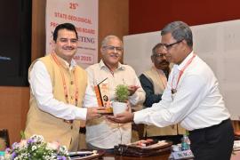 Chhattisgarh's big leap in the mining sector: Revenue of more than 15 thousand crores in the year 2024-25, new mining project gives new impetus to development, 25th meeting of the Silver Jubilee of State Level Geological Program Board Chhattisgarh 2025 was held, minerals are the backbone of the all-round development of any state and country: Shri P. Dayanand, Raipur, Khabargali
