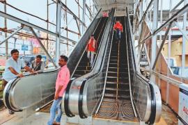 Railway passengers will get convenience, escalators and lifts will be installed at 40 stations, survey is going on in Raipur division Chhattisgarh News Raipur news khabargali 