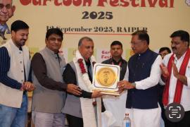 Chief Minister Shri Sai attended Cartoon Festival-2025, presented the Lifetime Achievement Award of Cartoon Watch magazine to renowned cartoonist of Jammu and Kashmir Shri Manoj Chopra, Editor of Cartoon Watch Trayambak Sharma, Raipur, Chhattisgarh, Khabargali